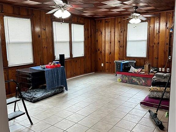 4th image of 625 Avenue F