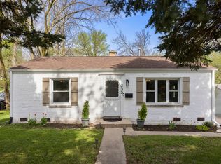 1335 College Ave, Wheaton, IL 60187