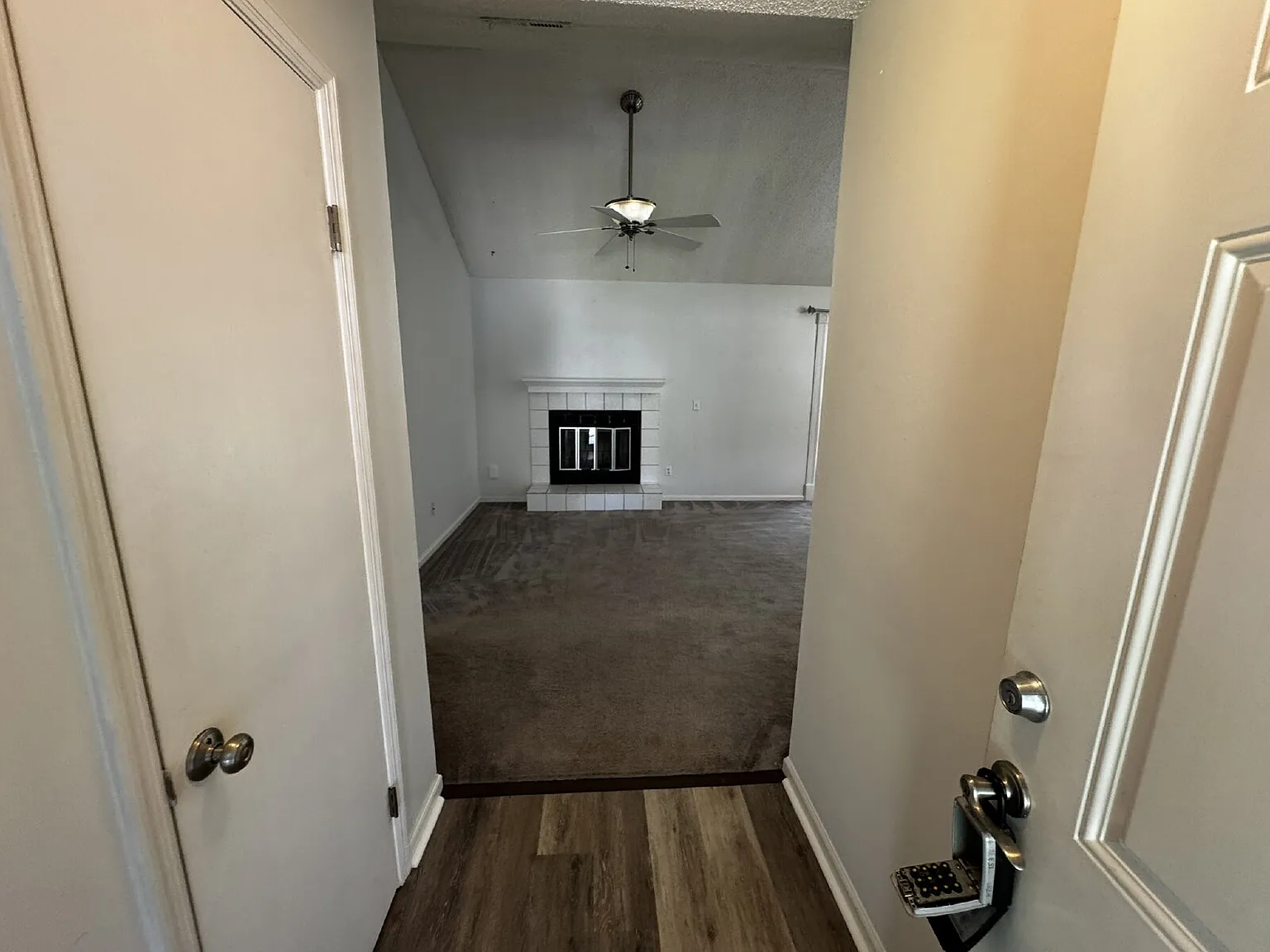 3 bed, 2.0 bath, 1235 sqft, $1,500 — Photo 2