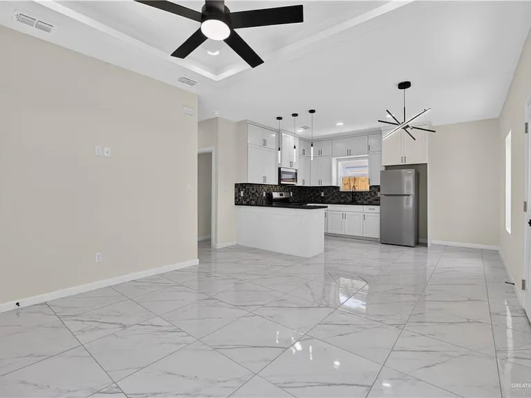 1215 S Woodland Dr #2 — Photo 2