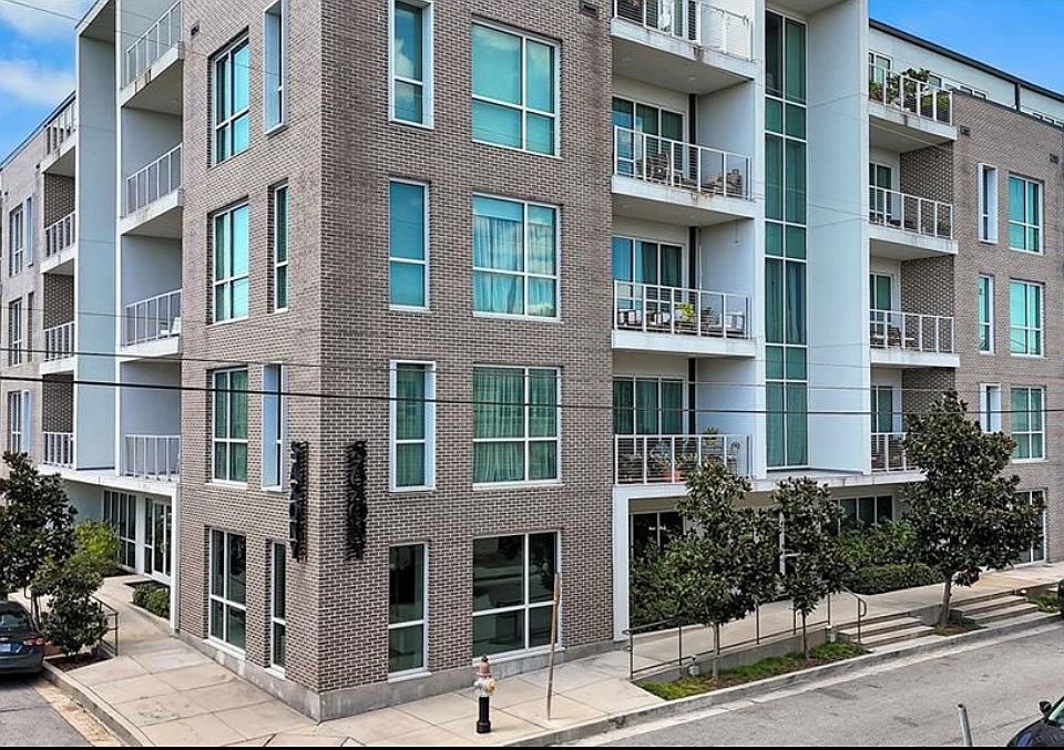 1st image of 900 Bartholomew St #320