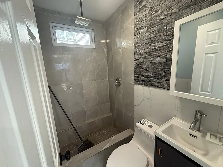 445 14th Ave #1R — Photo 7