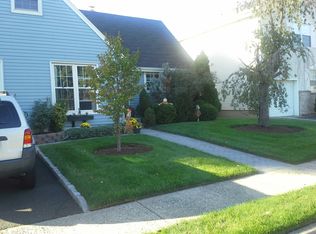 685 Hudson Ave, Secaucus, NJ 07094