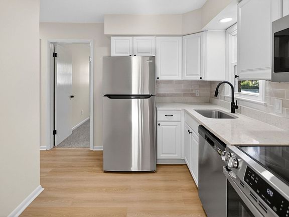 3rd image of 9 Beach St #846BE505