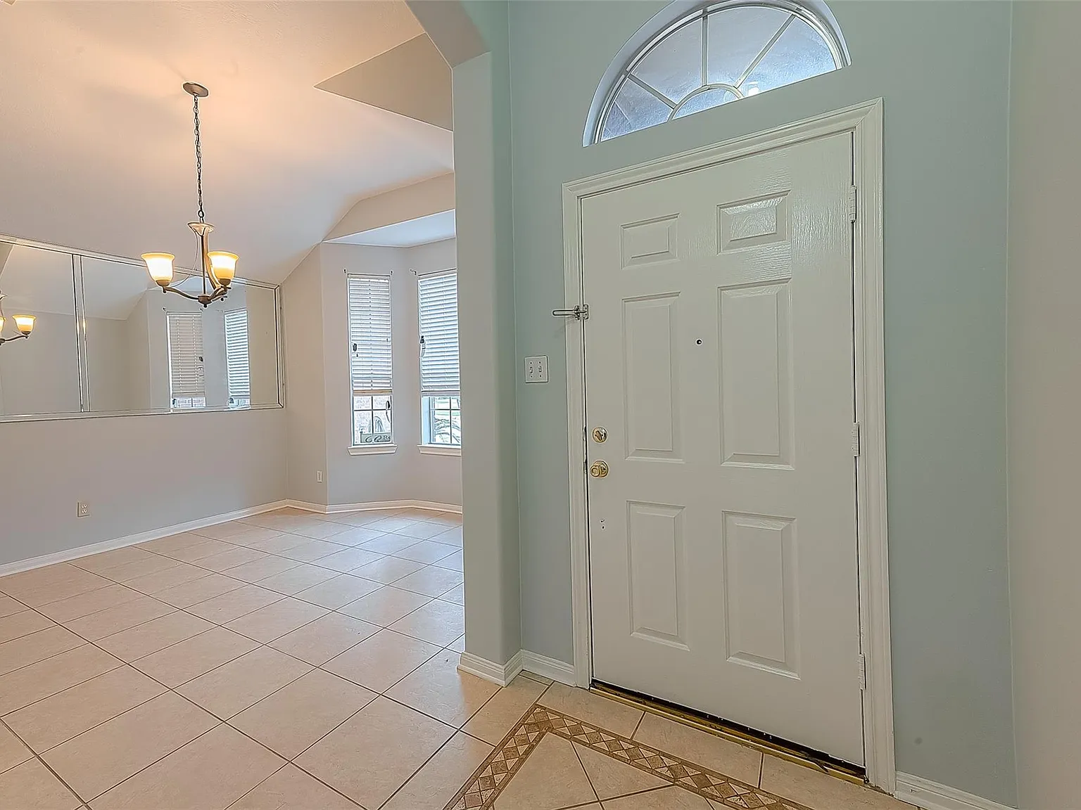 3 bed, 2.0 bath, 1678 sqft, $1,850 — Photo 4