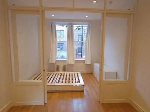 194 Bleecker Street image 4 of 11