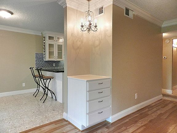 4th image of 8211 Katy Fwy APT 27