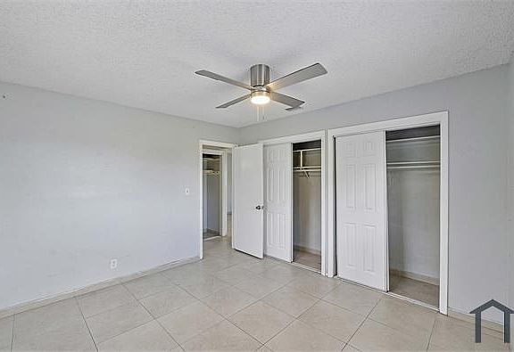 4th image of 395 SW 15th St APT 20