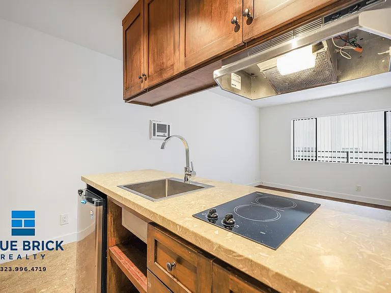 1832 Purdue Ave #205 — Photo 2