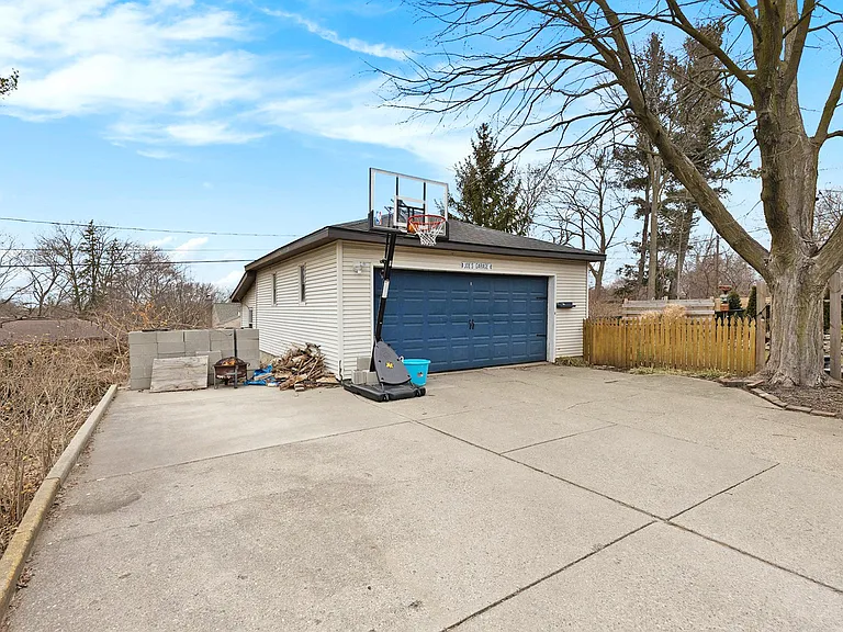 2427 Sinclair Ave NE — Photo 21