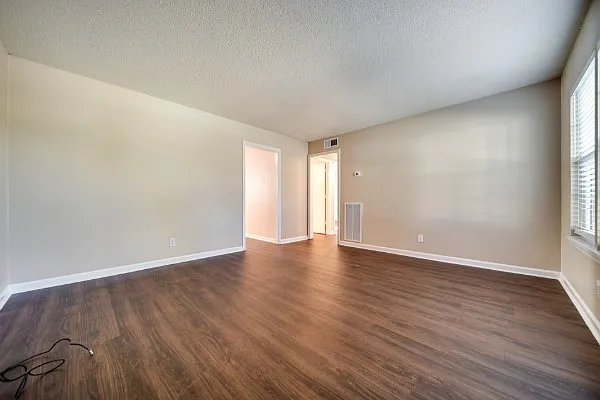1184 Meadowview Dr — Photo 5