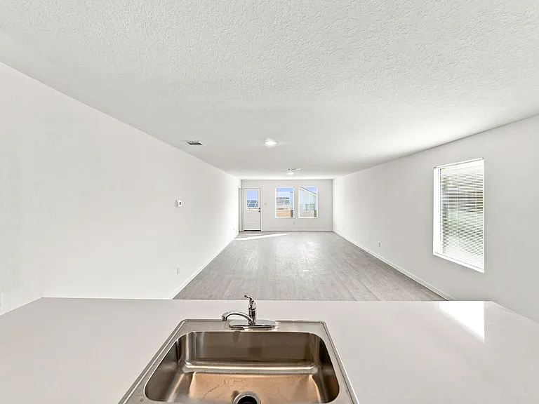 271 Zyra Ave — Photo 9
