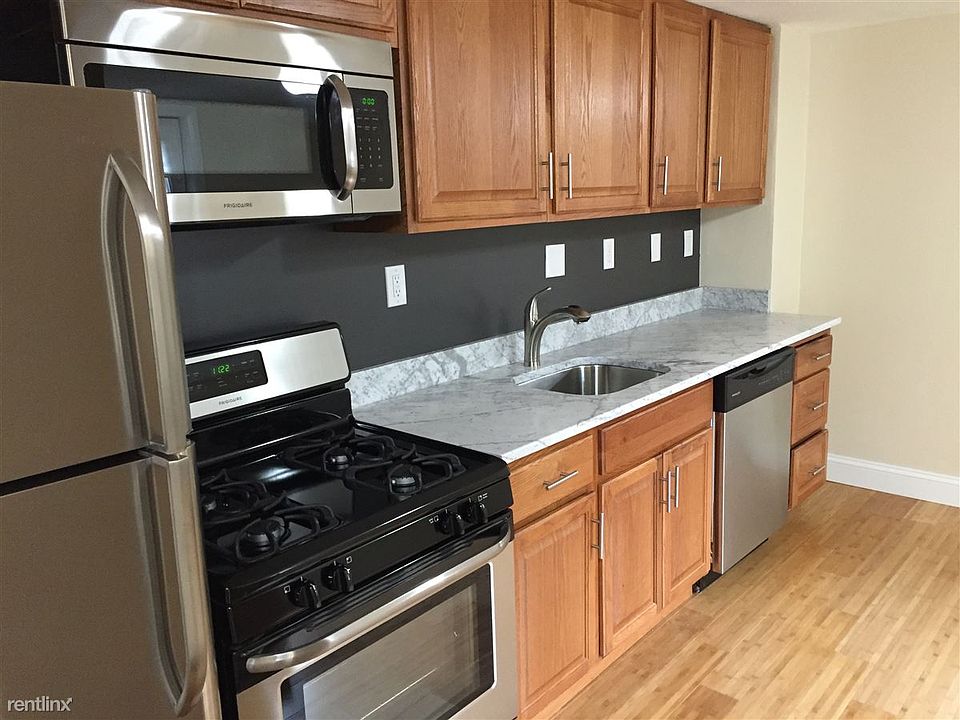 New eat-in-kitchen with granite countertops and stainless st