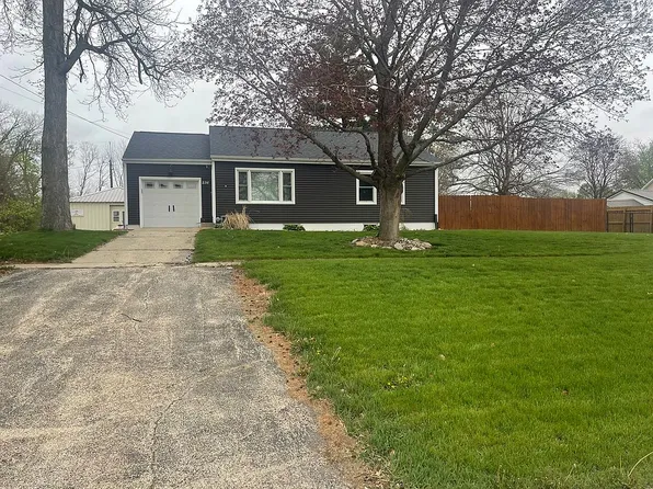 236 E McClure St, Kewanee, IL 61443