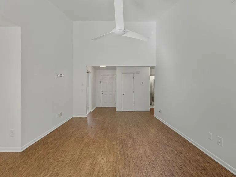 1077 Sardis Cove Dr — Photo 8