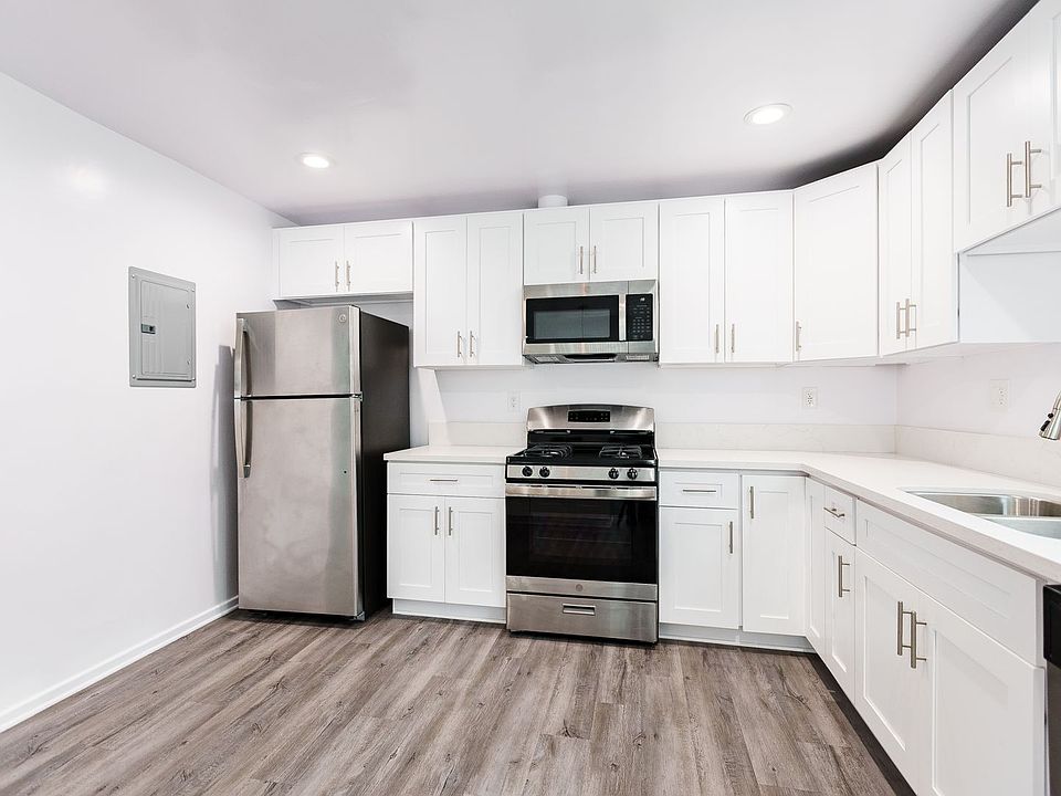 1st image of 170 N Crescent Dr APT 306