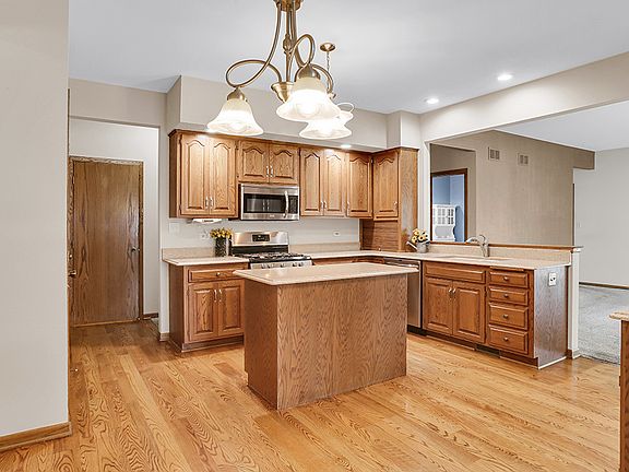 5th image of 17706 Valerie Ct