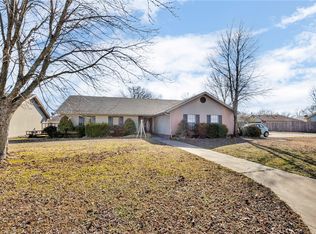 805 Michael St, Centerton, AR 72719