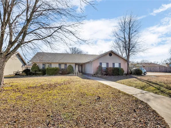 805 Michael St, Centerton, AR 72719