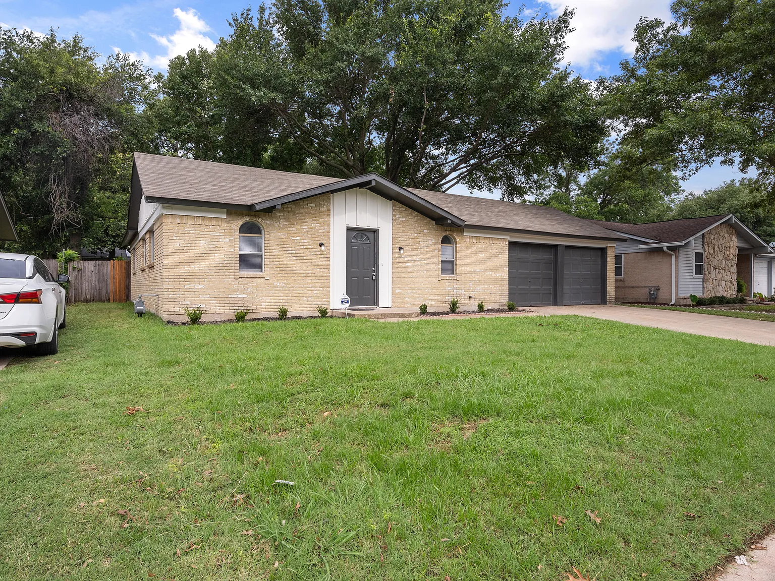 2510 South Fielder Rd Arlington TX 76015 — Photo 2