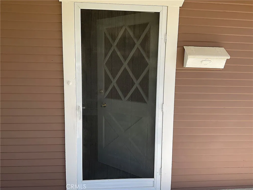 2 bed, 1000 sqft, $3,400 — Photo 2