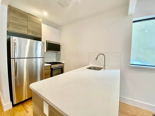 1st image of 900 E 230th St #2A