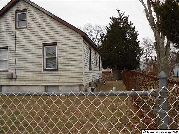 2nd image of 735 Nowlan Pl