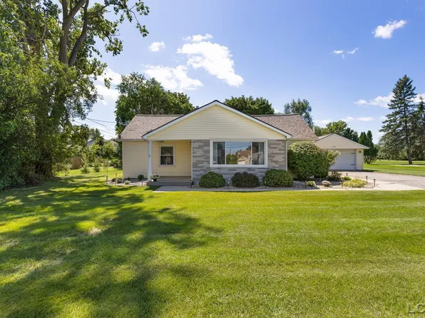 1104 Sunset Dr, Tecumseh, MI 49286