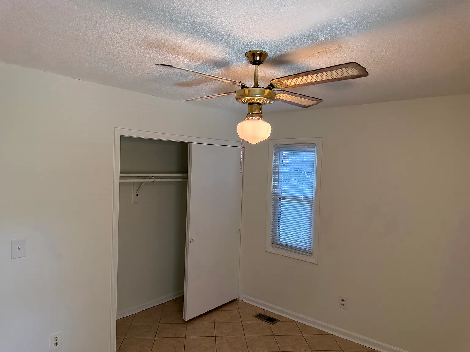 4 bed, 1649 sqft, $2,100 — Photo 3