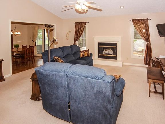 4th image of 7453 Crickwood Ln
