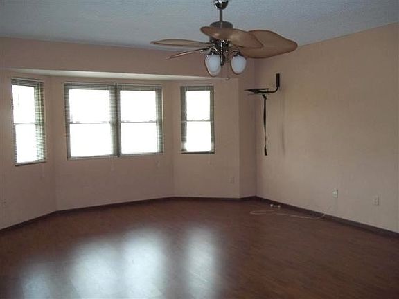 2nd image of 1502 Vista Cir