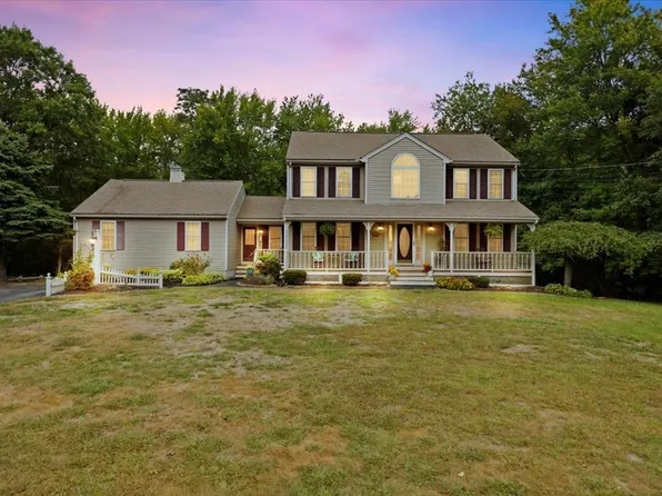 30 Horseshoe Ln, Bridgewater, MA 02324