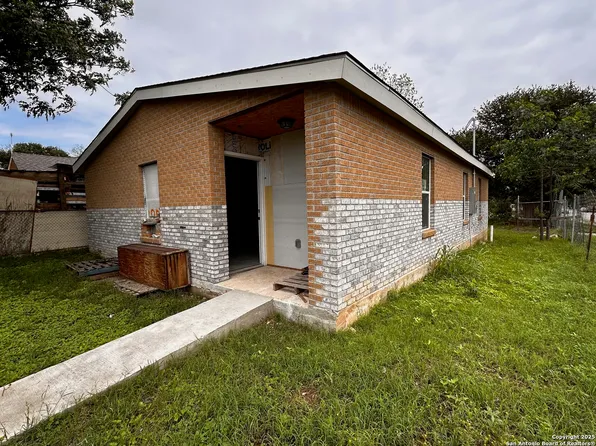 1203 Saltillo, San Antonio, TX 78207