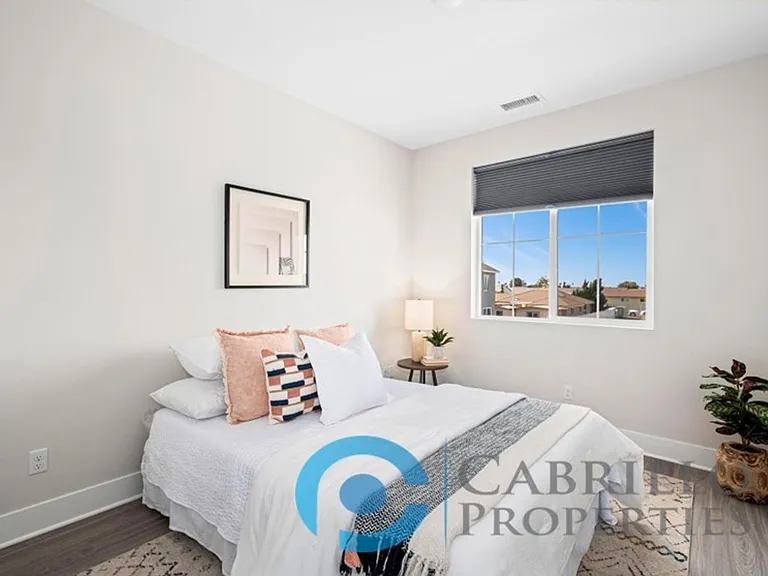 1675 Neptune Ave — Photo 37