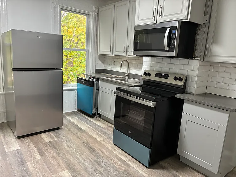 9 Benkard Ave #2 — Photo 1