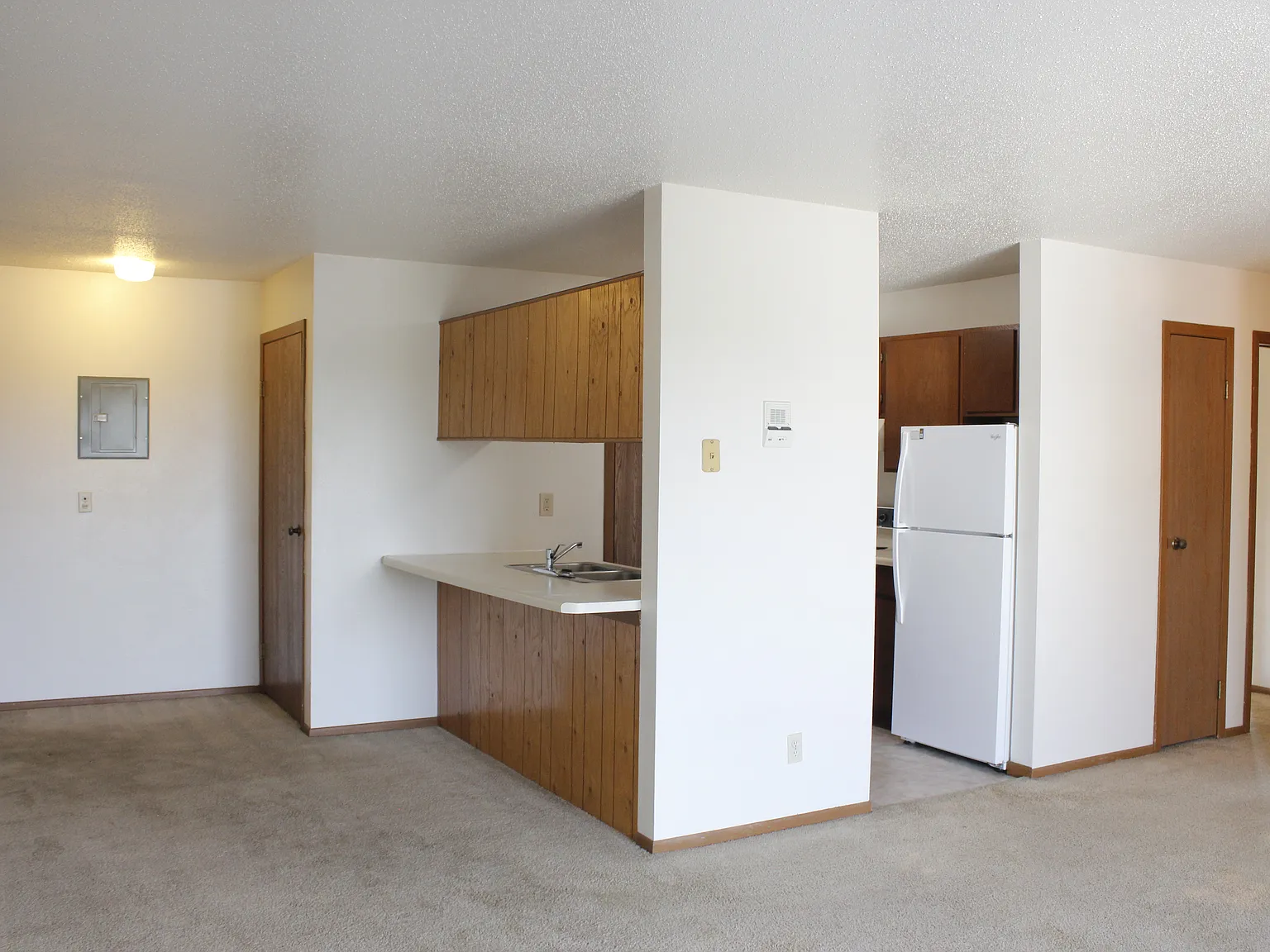 920 Southland Ln — Photo 4