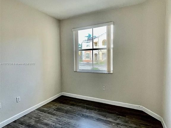 4th image of 1536 SE 25th St Unit 102