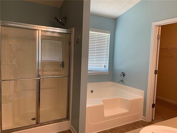 5th image of 11 Oakwood Dr