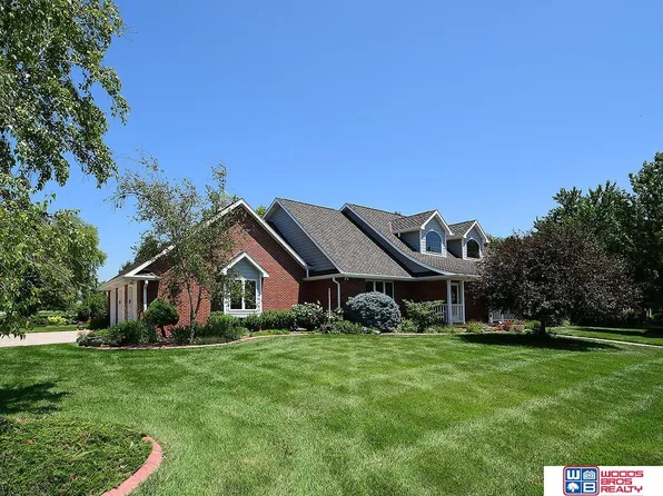 2600 Evergreen Cir, Beatrice, NE 68310