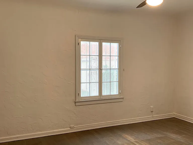 138 N Clark Dr #C — Photo 3