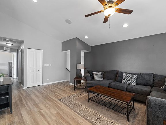4th image of 24952 W Gates Ln