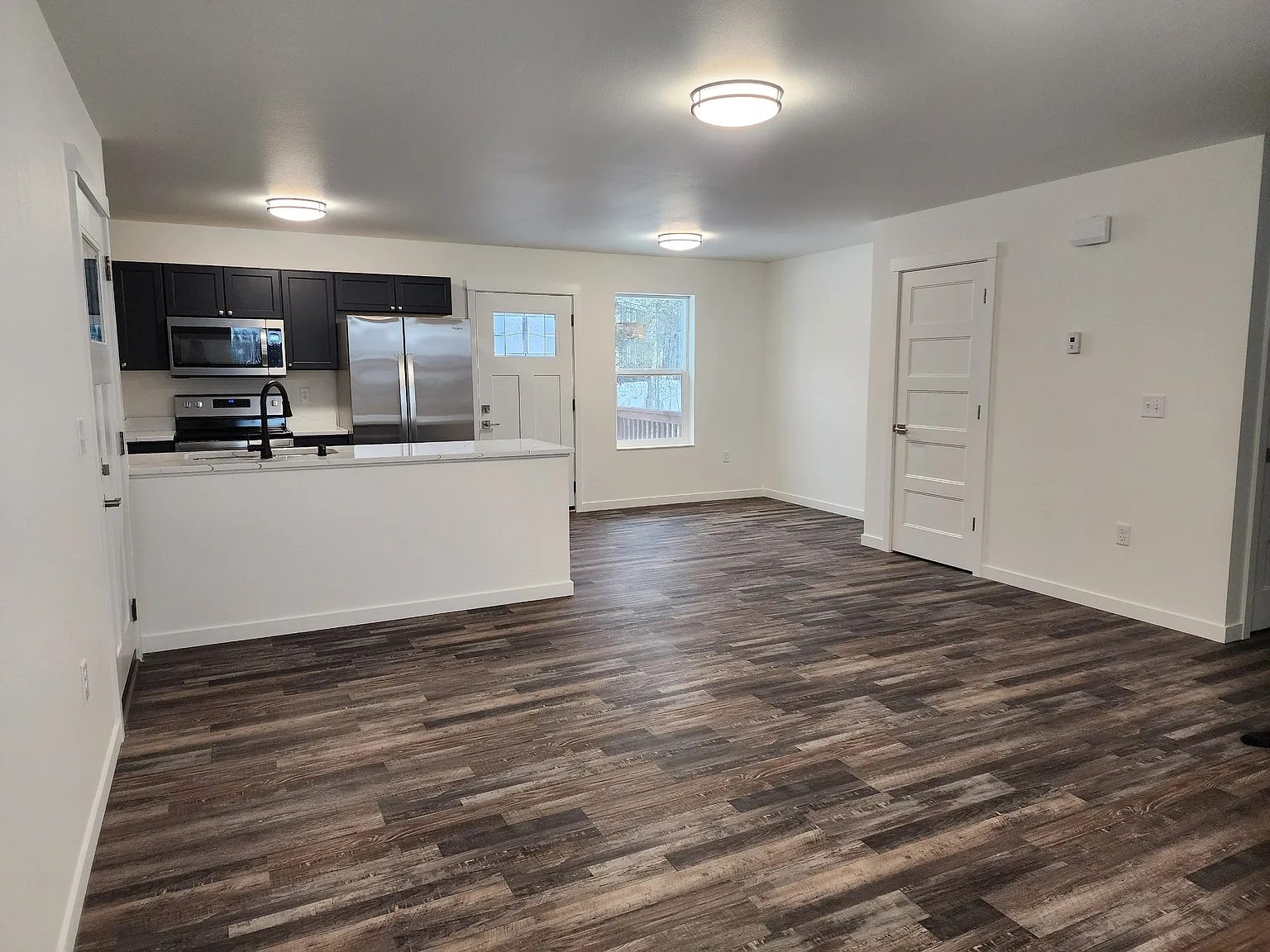 3 bed, 1129 sqft, $1,875 — Photo 2