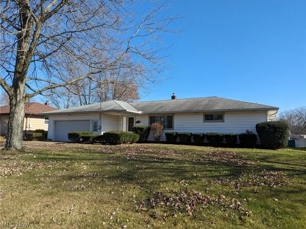 921 Pinecrest Rd, Girard, OH 44420