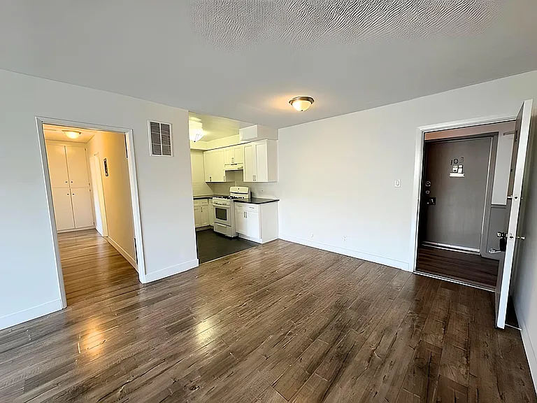 5030 Maplewood Ave #104 — Photo 12