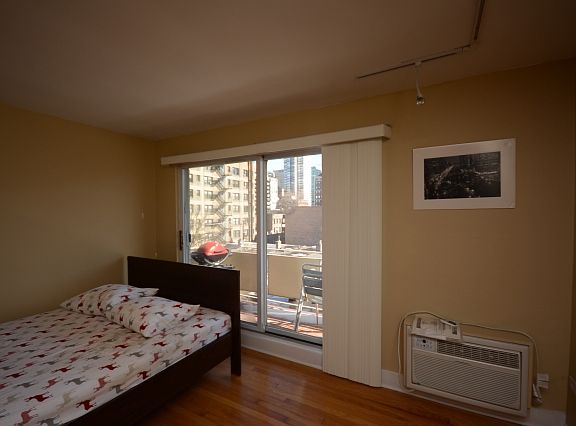 5th image of 530 W Barry Ave APT 5C