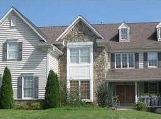 2069 Quail Ct, Bethlehem, PA 18015