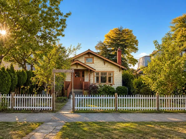 4117 W 11th Ave, Vancouver, BC V6R 2L5