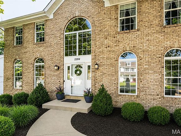 2nd image of 2284 Crimson View Dr