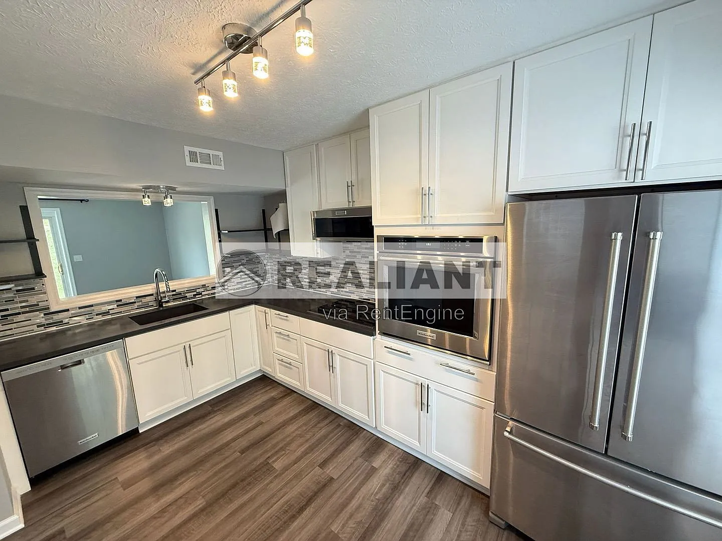 2 bed, 1.5 bath, $1,995 — Photo 2
