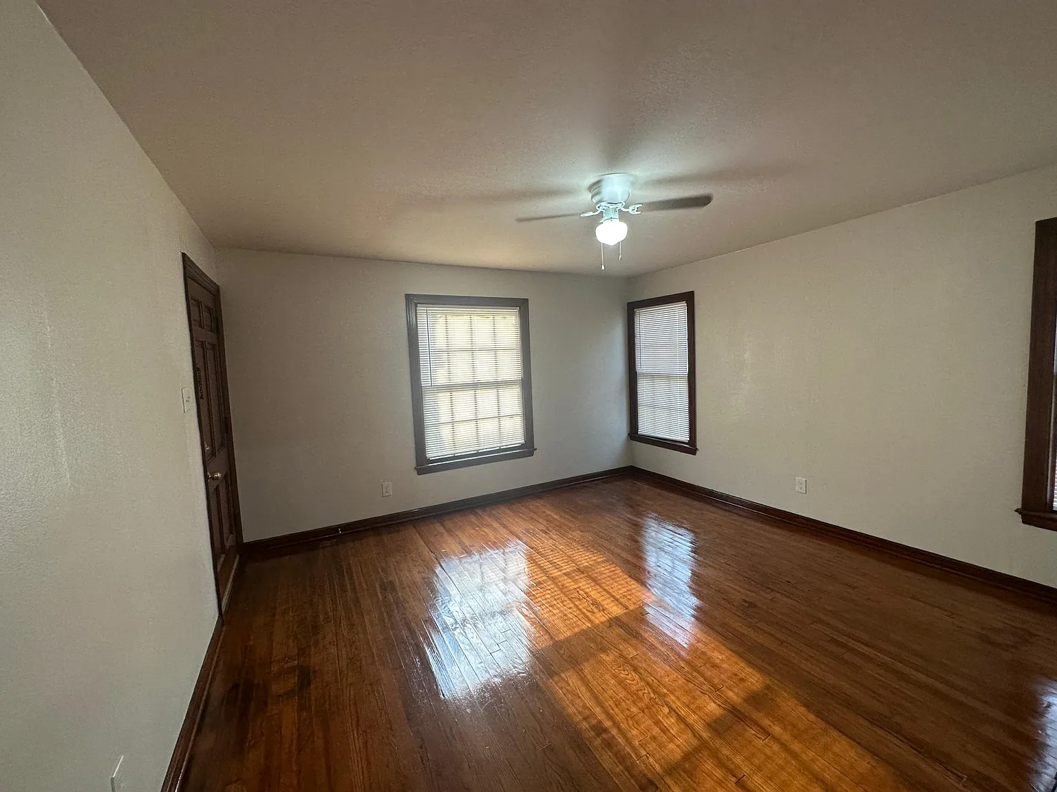 1 bed, 900 sqft, $1,100 — Photo 1
